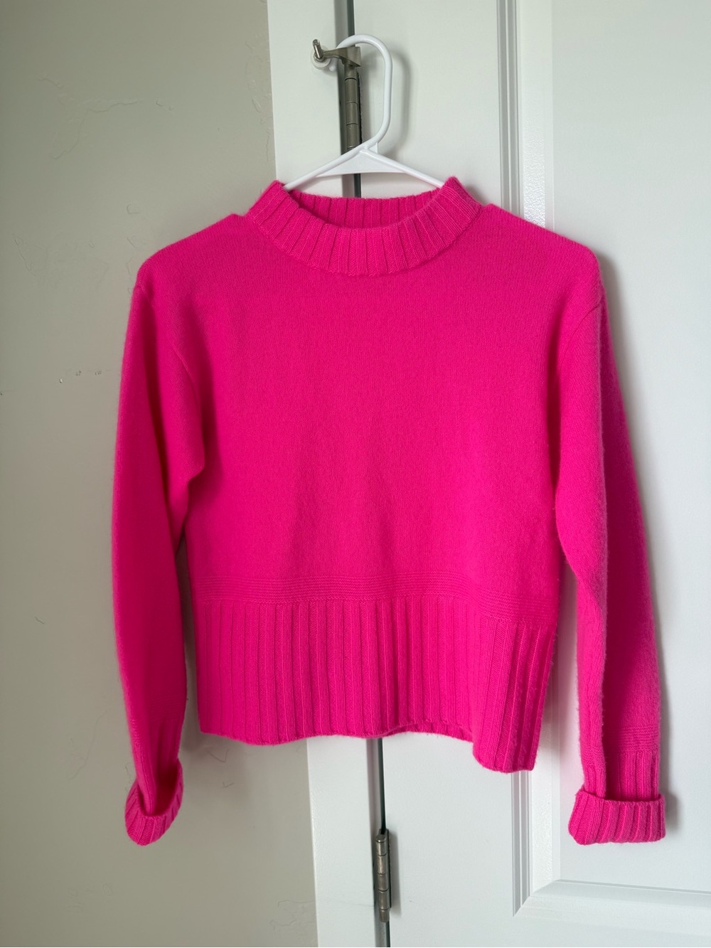 Brodie Cashmere Hot Pink Ribbed-Hem Crewneck Sweater